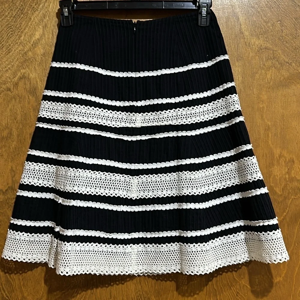 Talbots Black and White Lace Skirt Size 2 Petite - EUC
